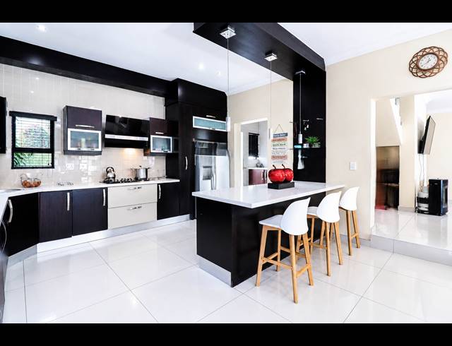 4 BEDROOM GOLF ESTATE FOR SALE IN BLUE VALLEY GOLF ESTATE